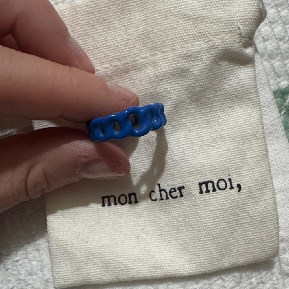 Mon Cher Moi Blue Chain-Link Resin Ring